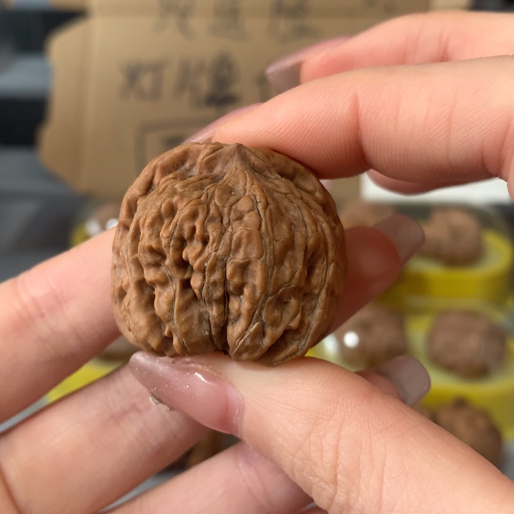 戒***烟吊坠文玩核桃异形单只，有瑕疵