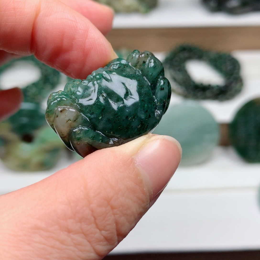 独山玉颈饰未镶嵌