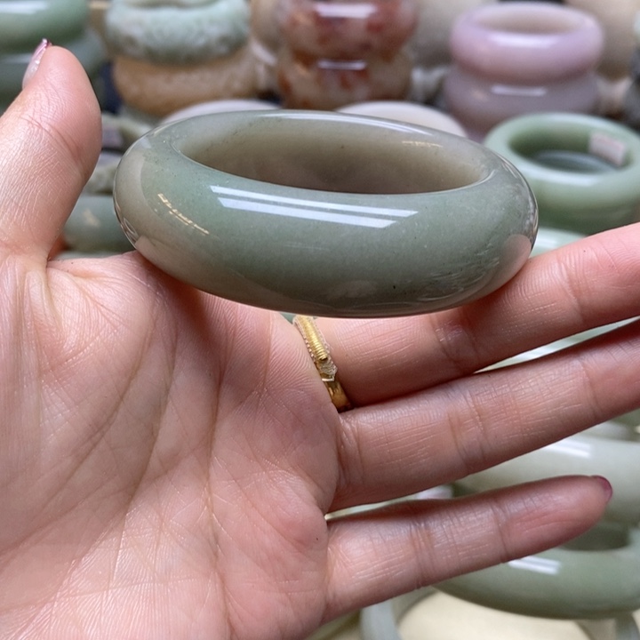 石英岩玉手镯未镶嵌