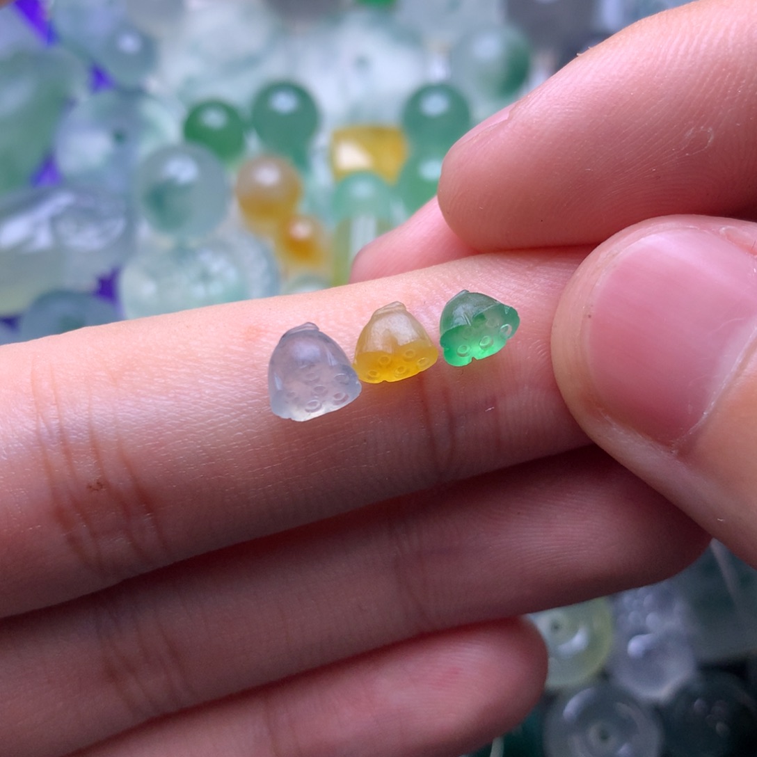 定制翡翠未镶嵌挂件