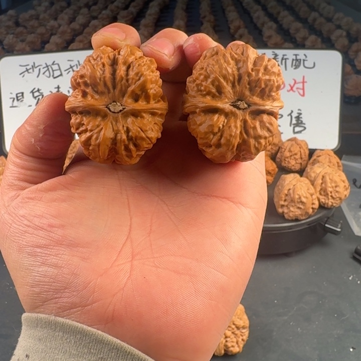 向***活吊坠文玩核桃蛤蟆的眼睛是真的好看啊我的