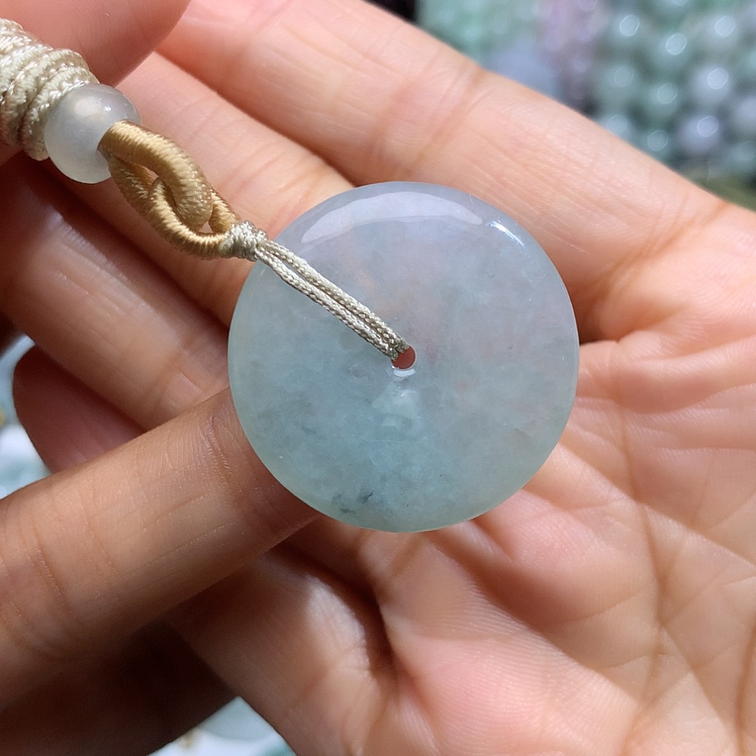 翡翠未镶嵌颈饰426。