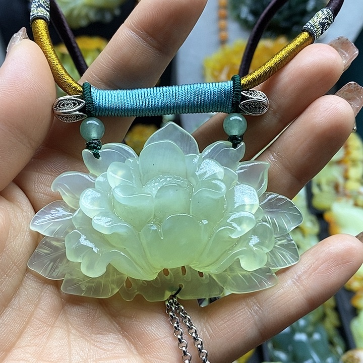 蛇纹石玉挂件未镶嵌