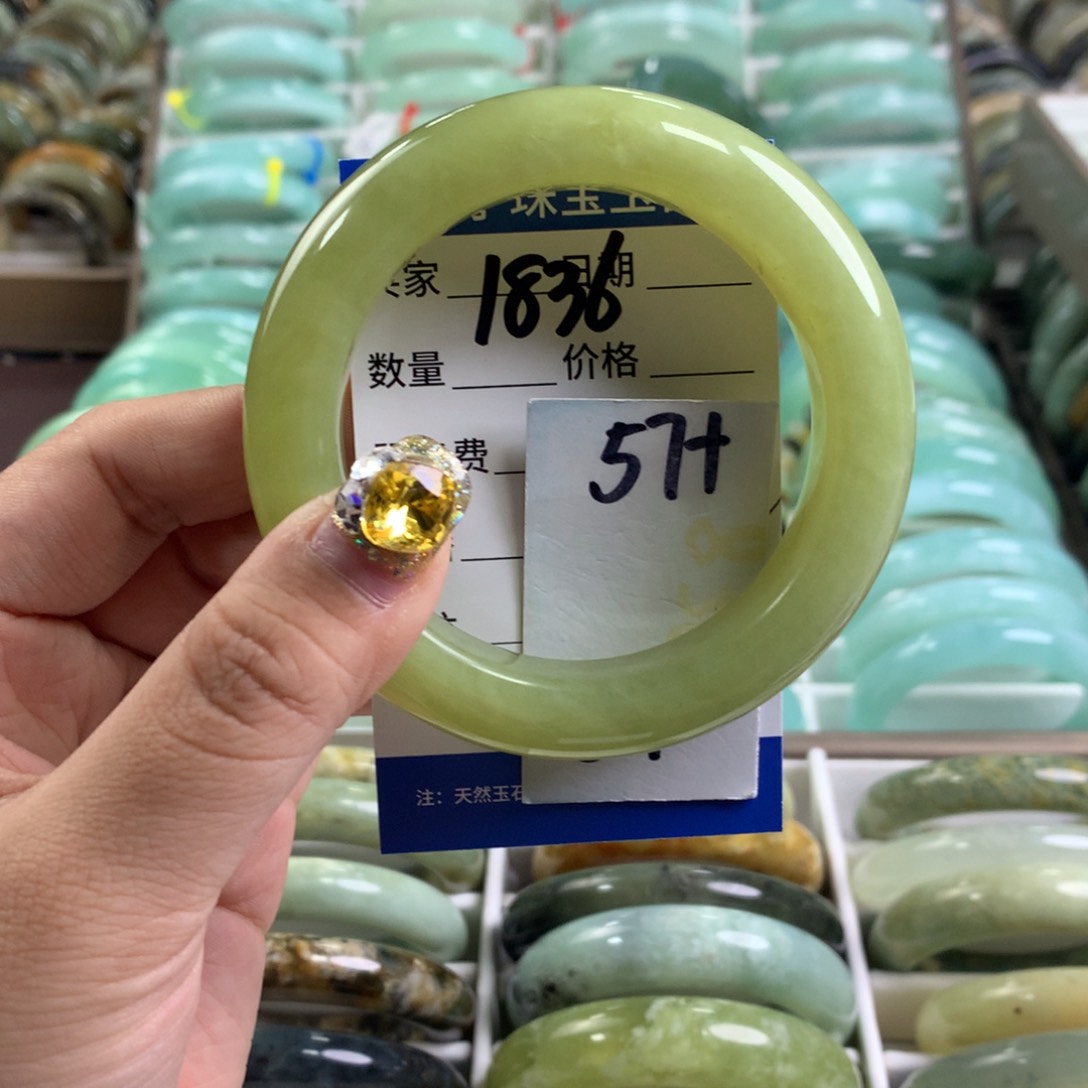 蛇纹石玉颈饰未镶嵌1836