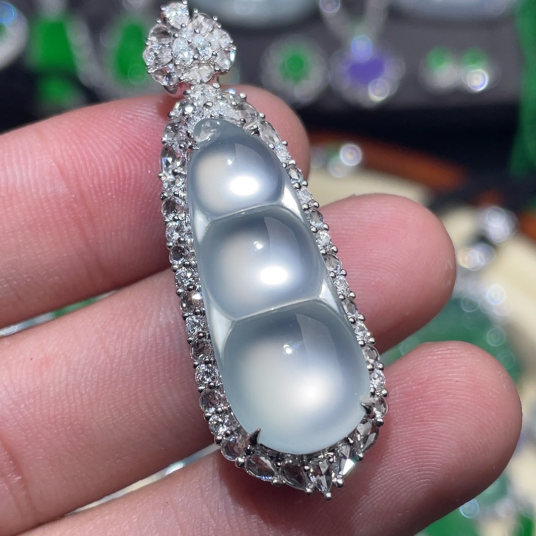 翡翠18K金镶嵌颈饰