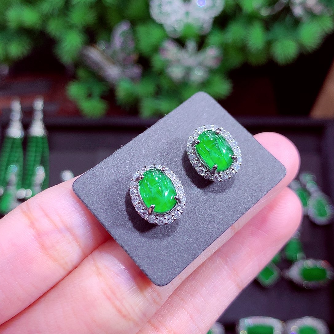 颈饰未镶嵌翡翠天然