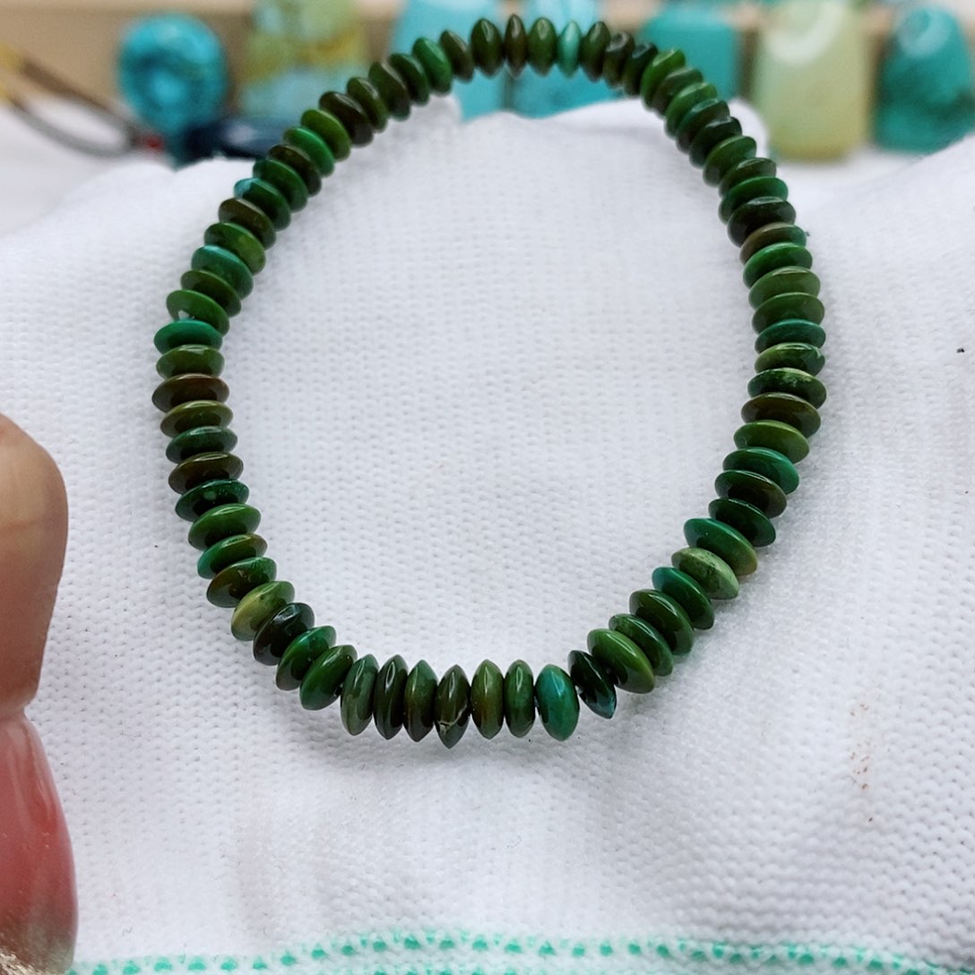 绿松石未镶嵌颈饰