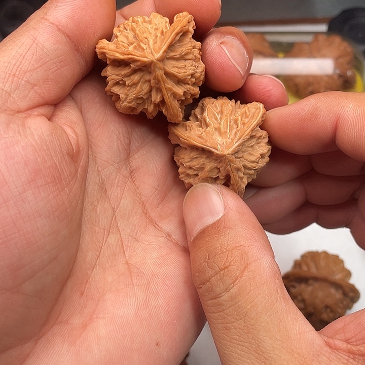 开***果文玩核桃吊坠盘山三棱