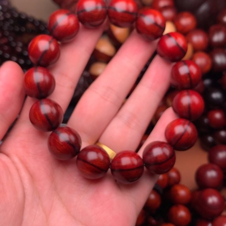 血檀1.5一线天镇店泥鸡血红