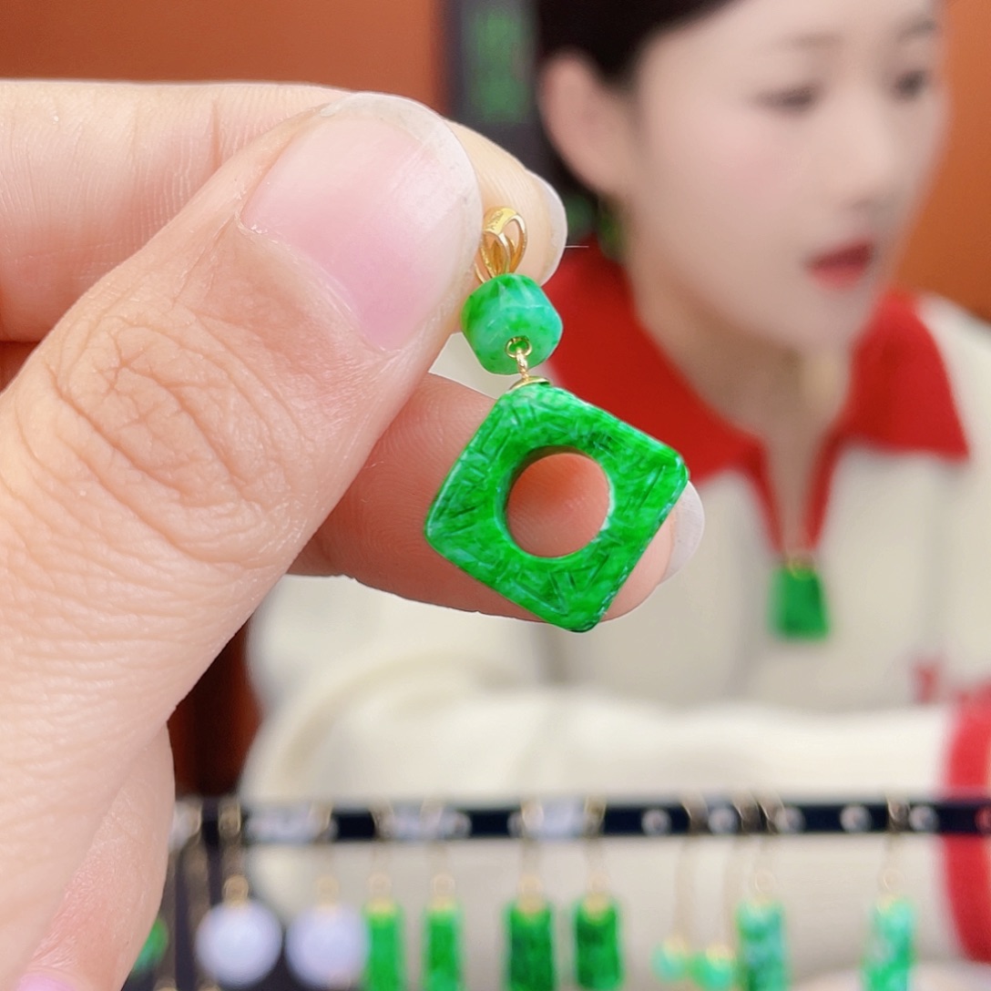 翡翠18K金镶嵌耳饰