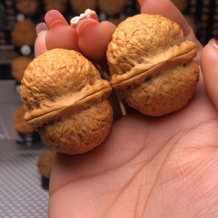 橄榄核把件43团凤绣球