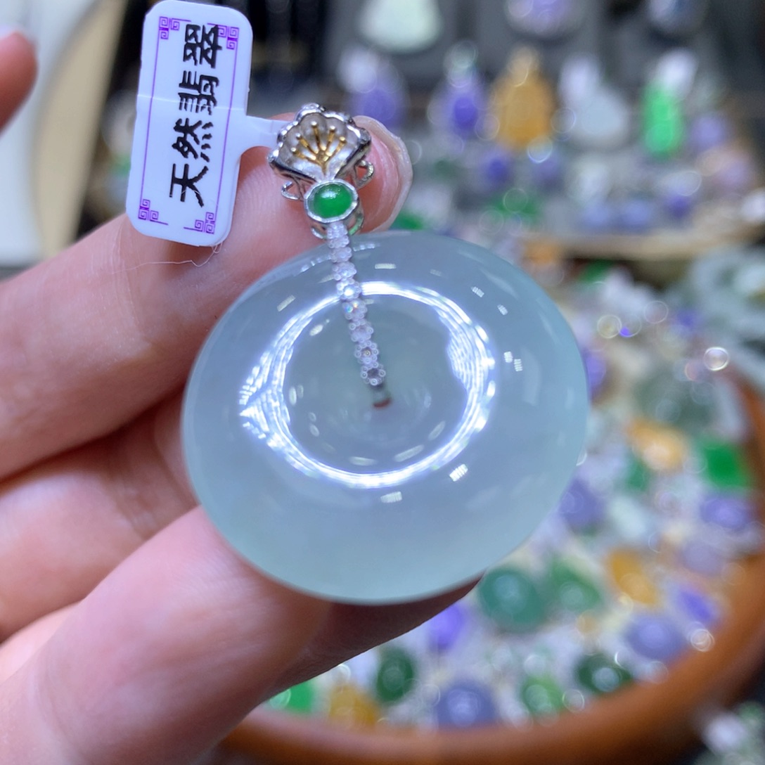 【闪购商品】翡翠颈饰18K金镶嵌翡翠吊坠项链