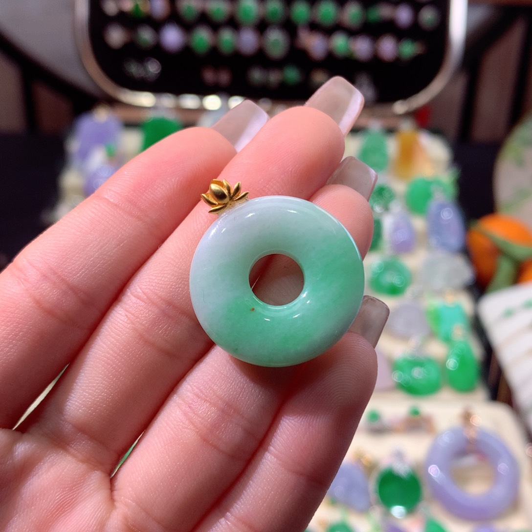 翡翠颈饰18K金镶嵌翡翠