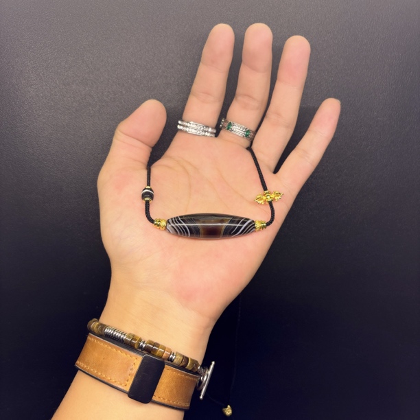 天然玛瑙天圆地方俏色方眼