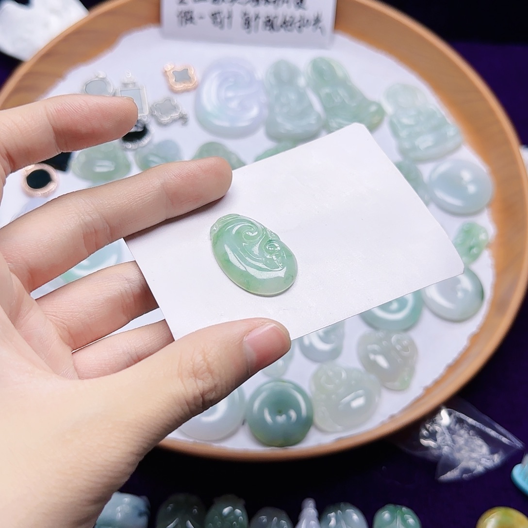 翡翠未镶嵌颈饰翡翠