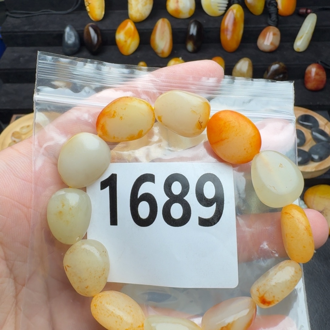 和田玉未镶嵌手串