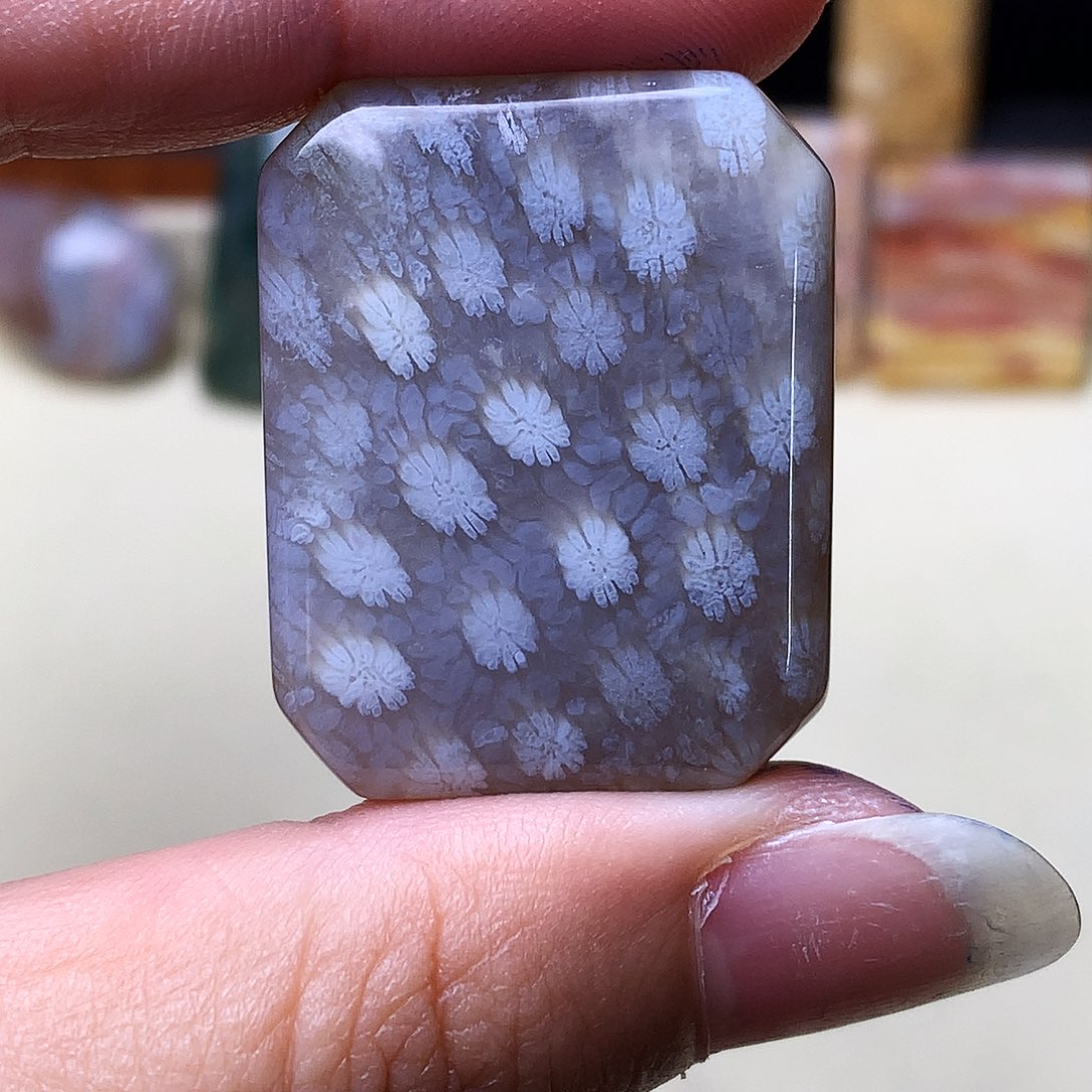 石英质玉颈饰未镶嵌彩*?