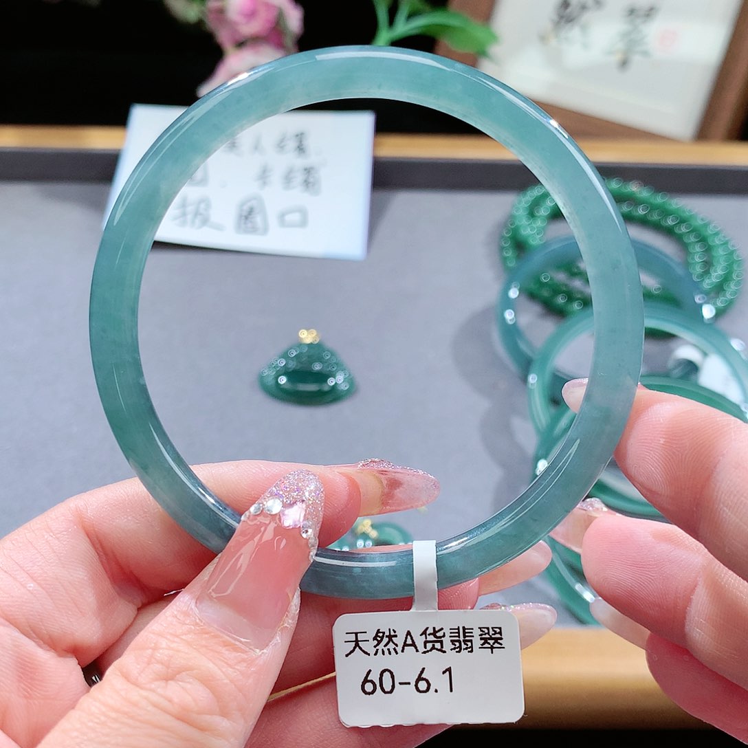 翡翠手镯（圆镯）未镶嵌