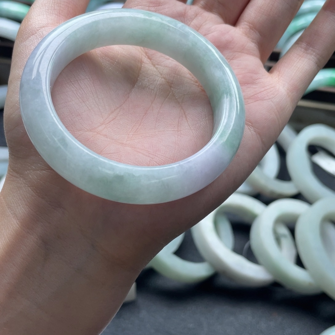 翡翠手镯未镶嵌翡翠