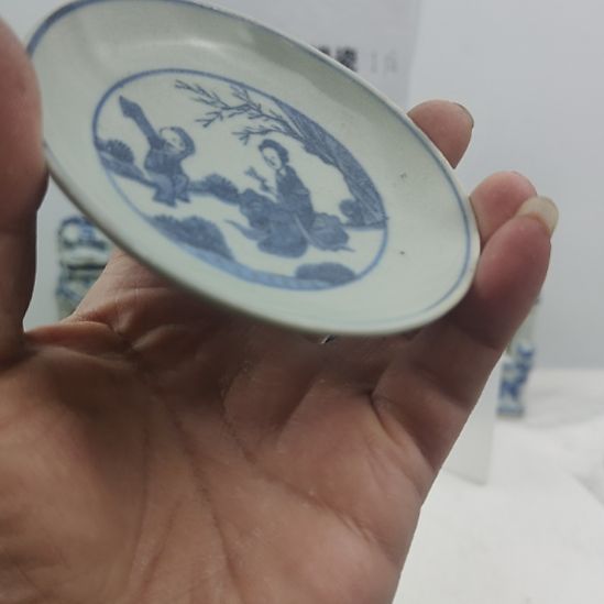 岁***。陶其他青花人物小盘一件全品