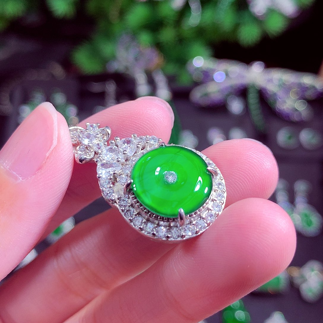 颈饰未镶嵌翡翠天然