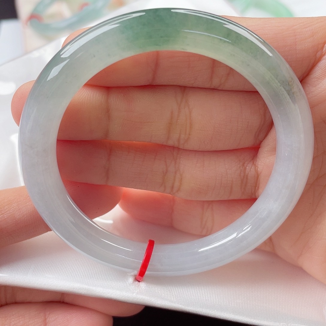 翡翠手镯（圆镯）未镶嵌55.5圈