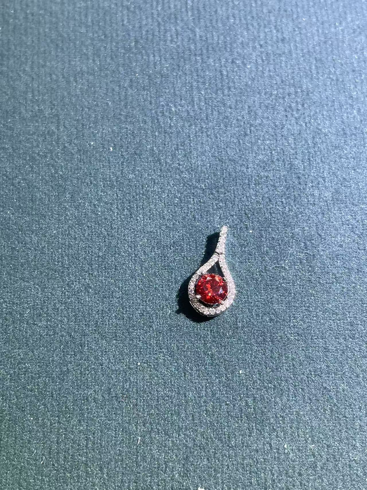 a191白托一字水滴吊坠多样发