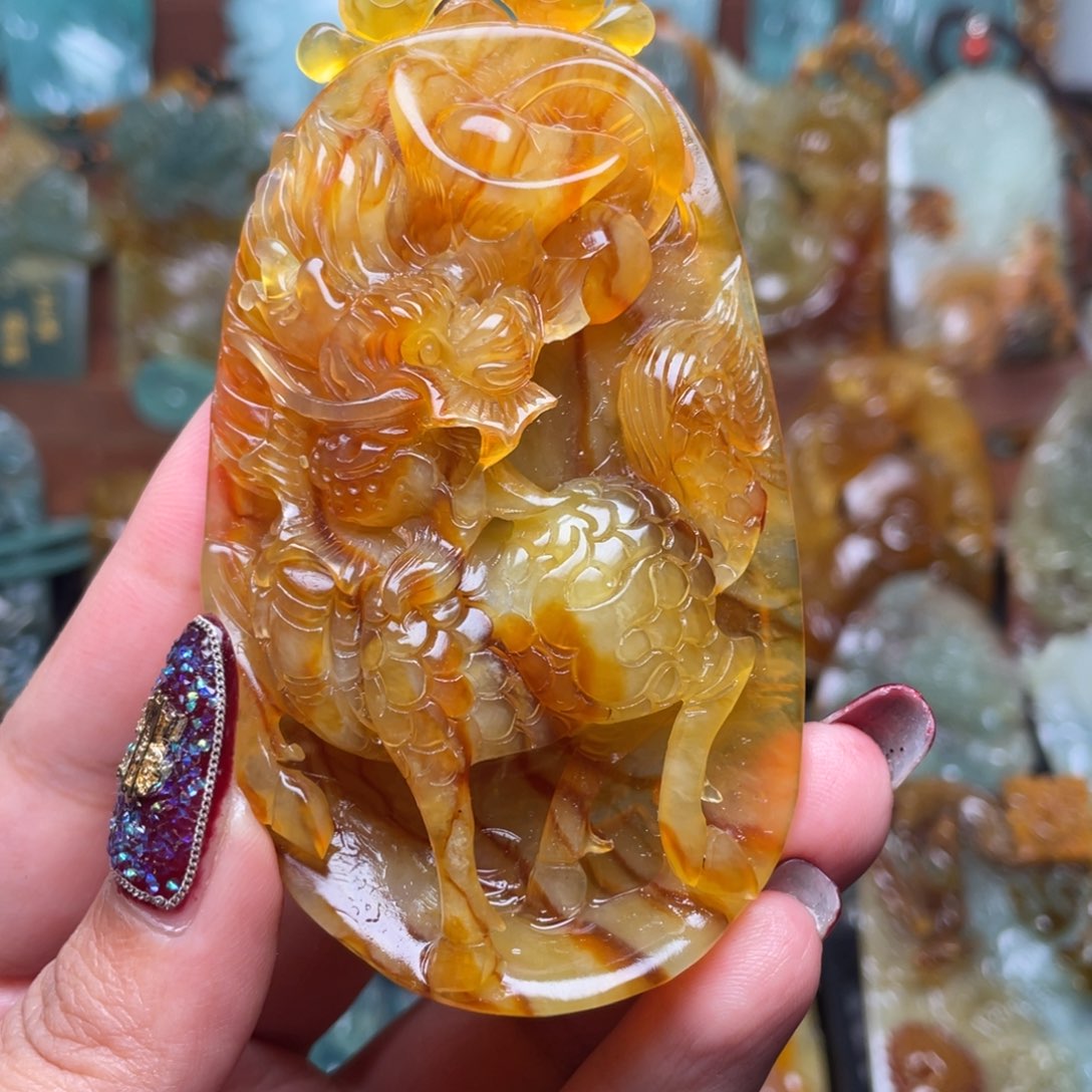 蛇纹石玉颈饰未镶嵌杰***?