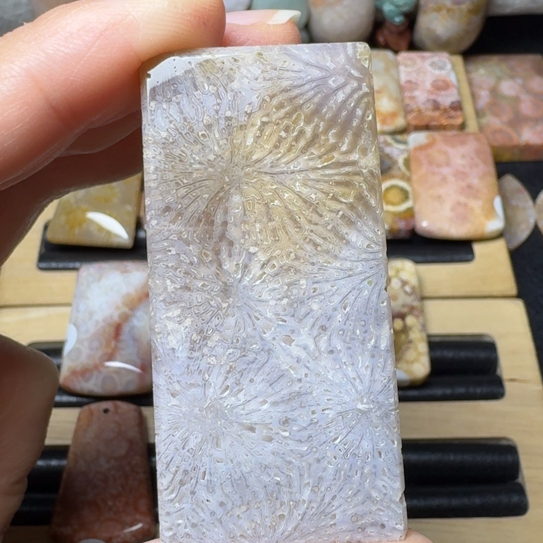 硅化玉灰紫飘黄 霸王花未镶嵌