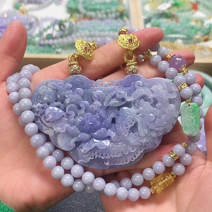 翡翠颈饰未镶嵌木*牙吊坠