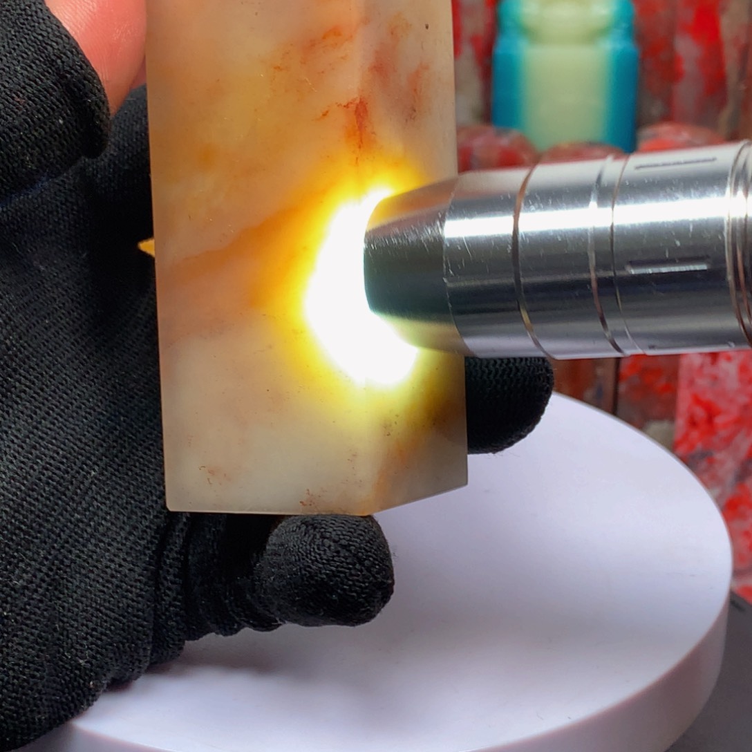 昌化石羊脂冻红花印章