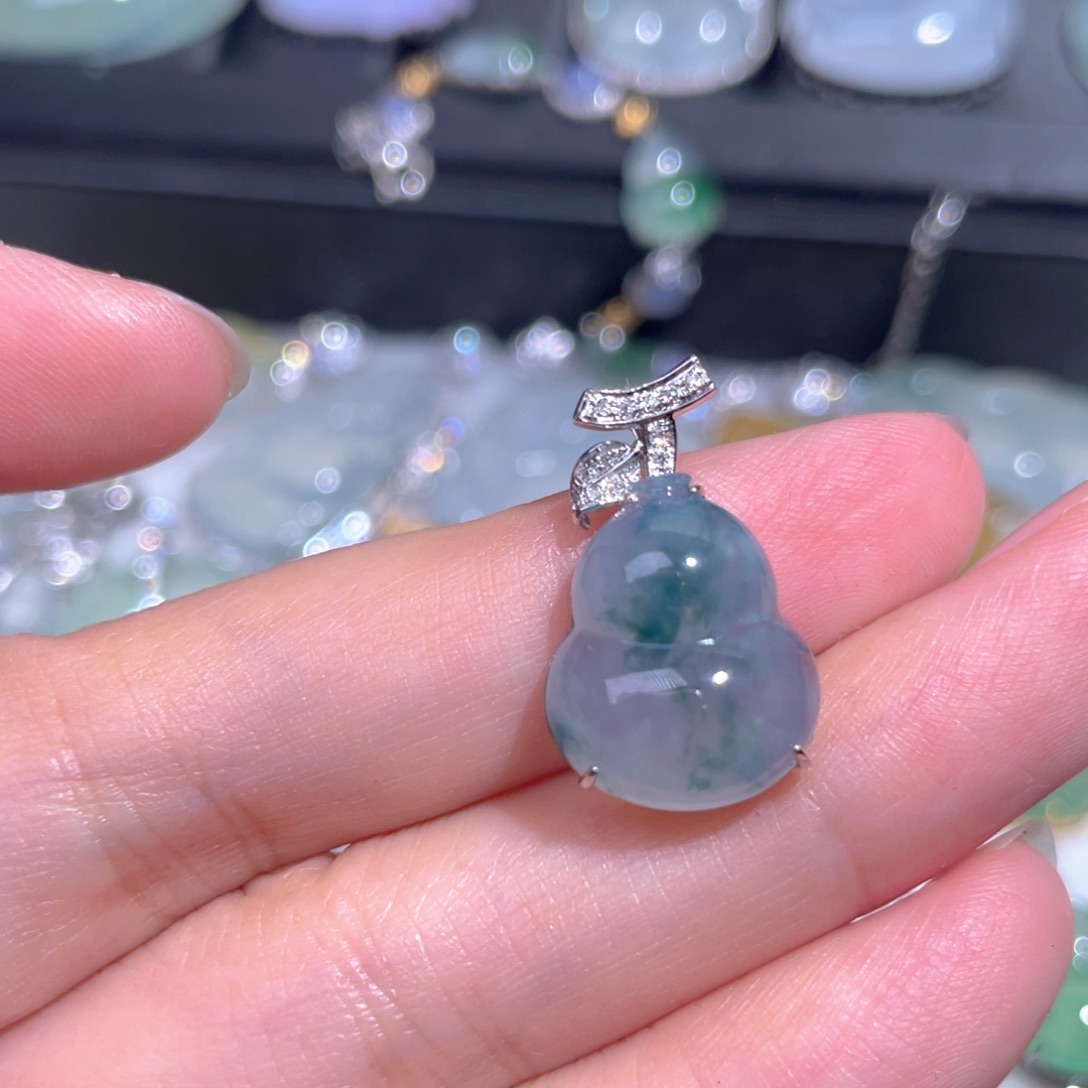 颈饰18K金镶嵌翡翠翡翠