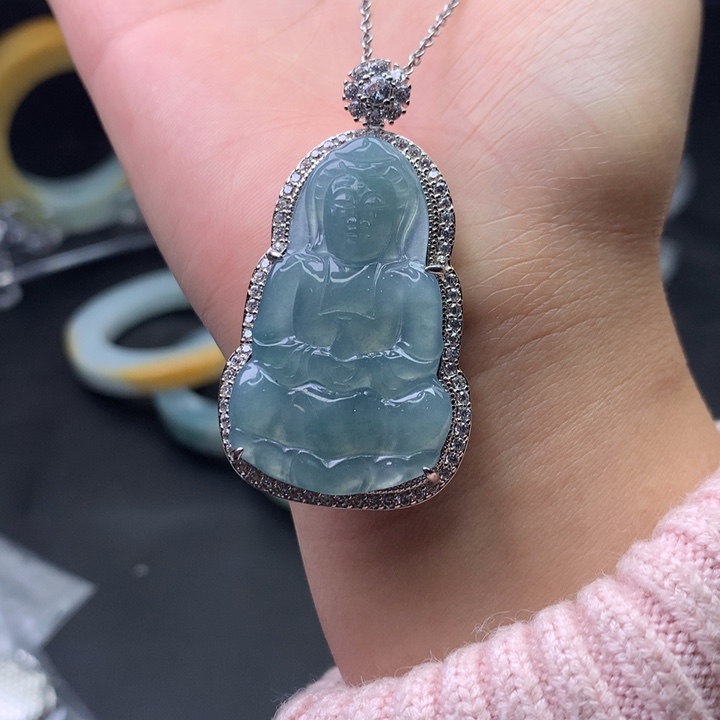 翡翠颈饰未镶嵌观音