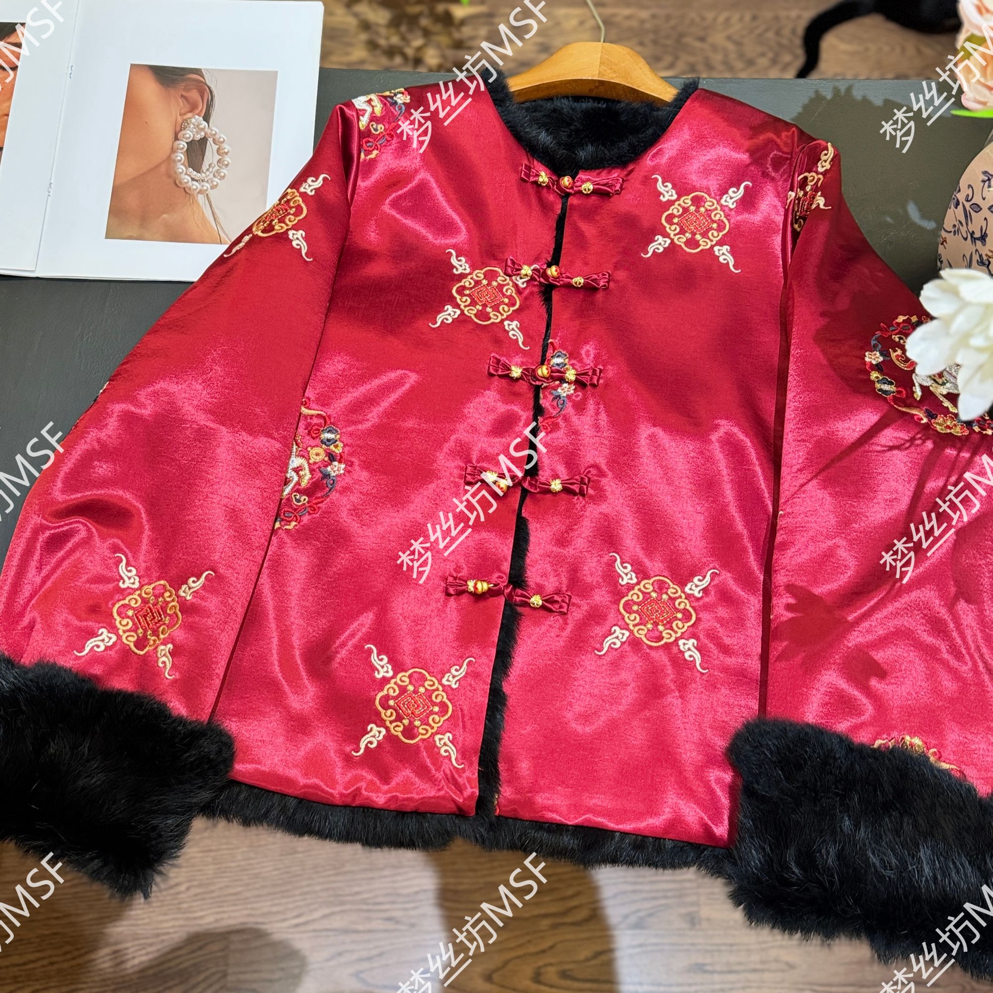 新中式国风秋冬新款皮草一体中国红兔毛刺绣探花圆领上衣外套女款