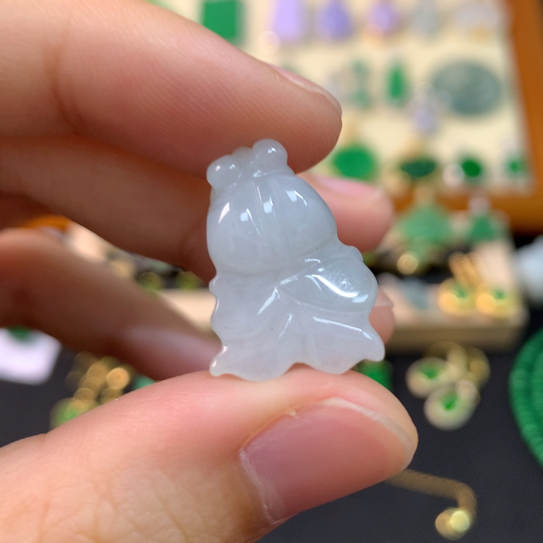 翡翠未镶嵌颈饰有纹裂