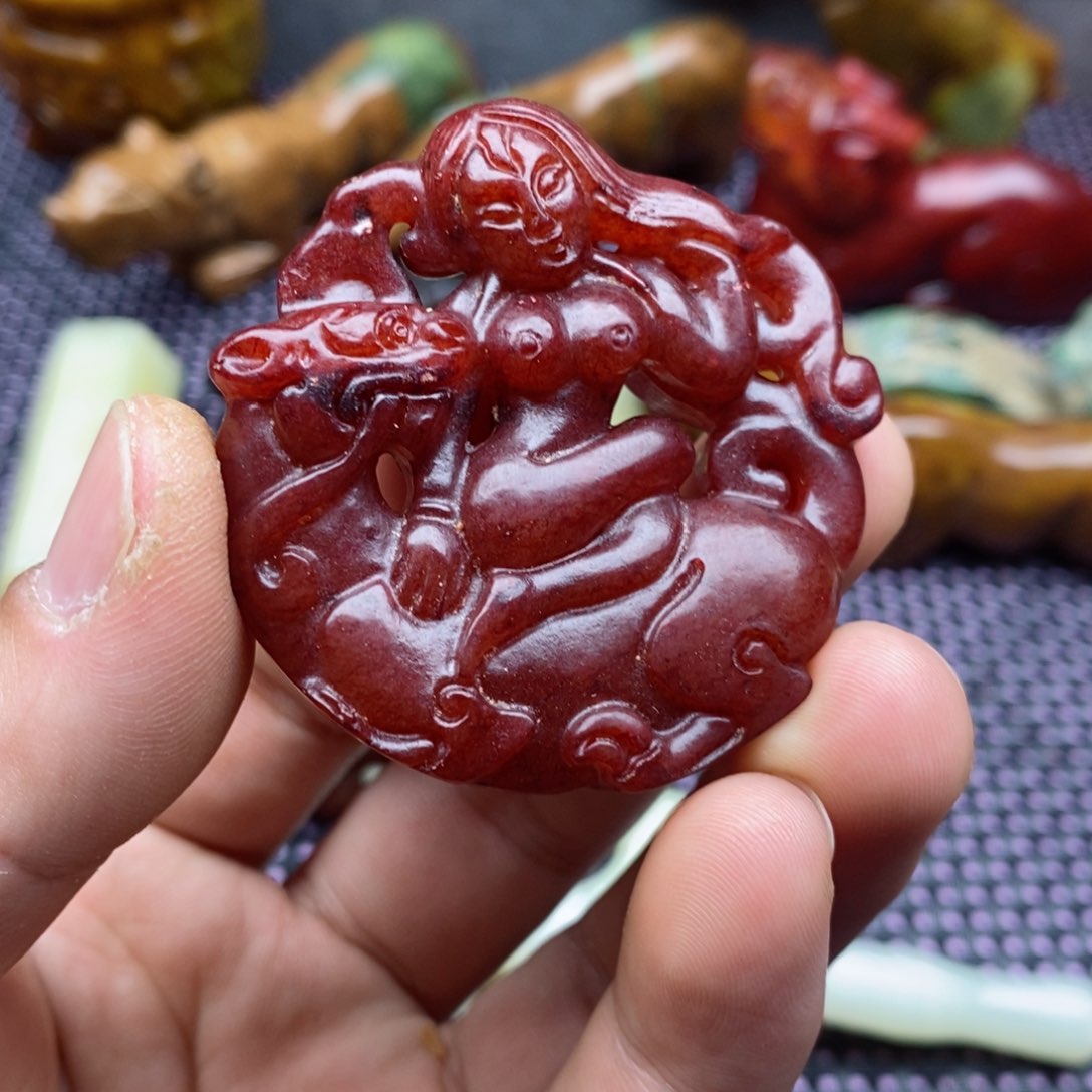 蛇纹石玉颈饰未镶嵌