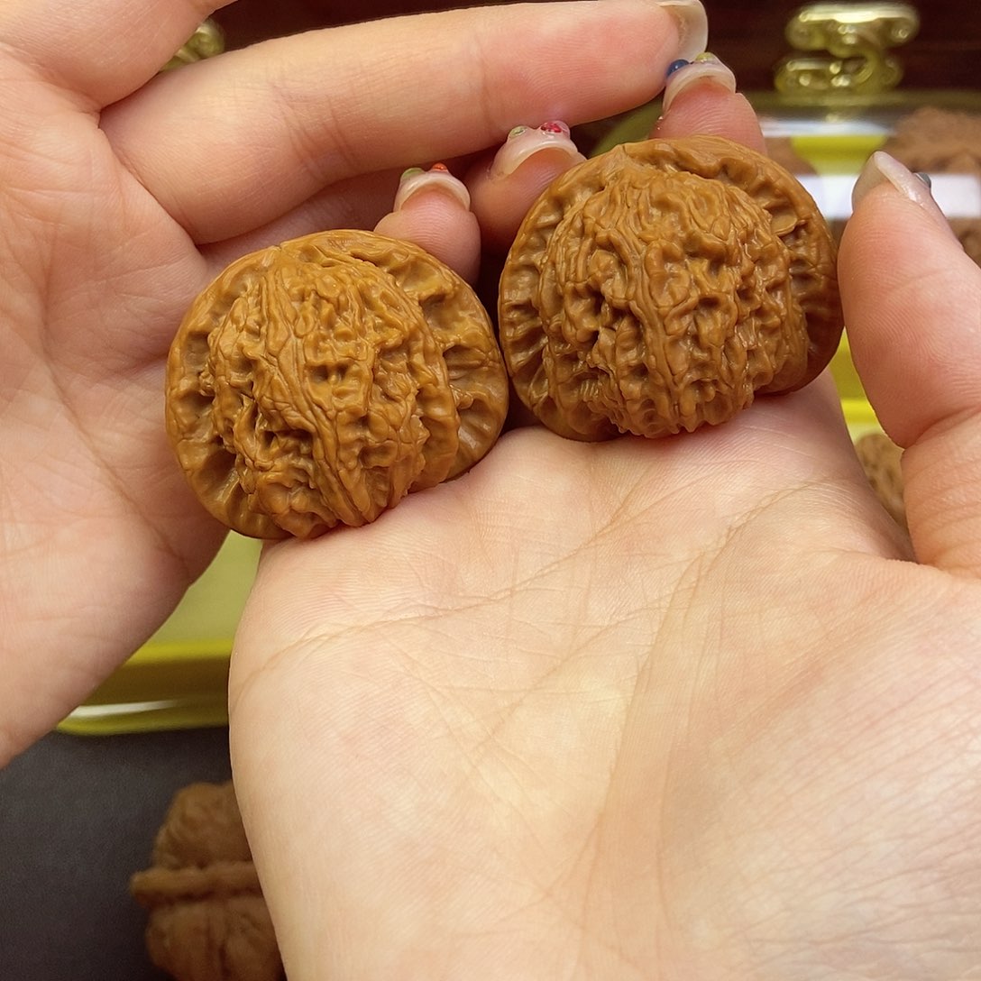 文玩核桃吊坠40+白狮子