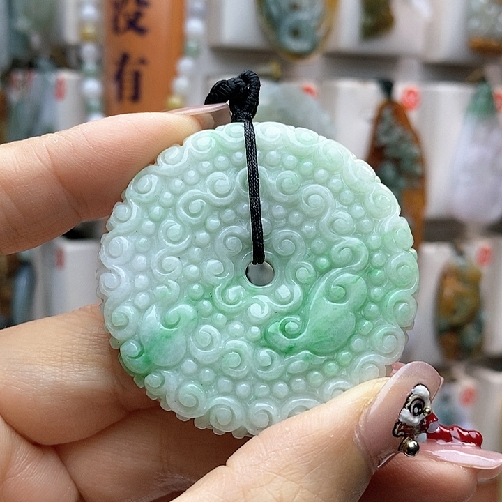 翡翠颈饰未镶嵌每天