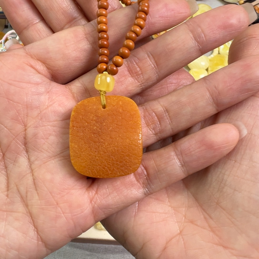 琥珀颈饰未镶嵌蜜蜡