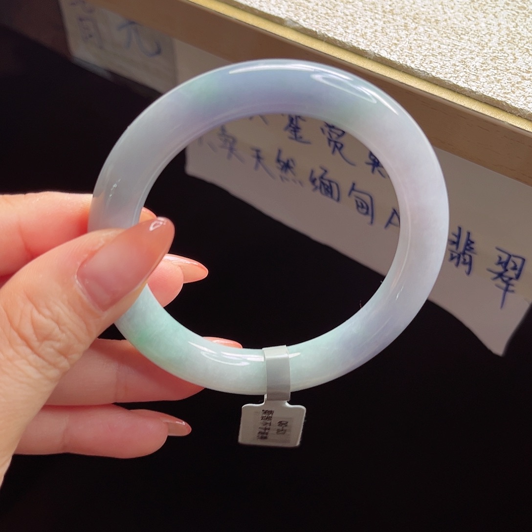 翡翠手镯未镶嵌手镯