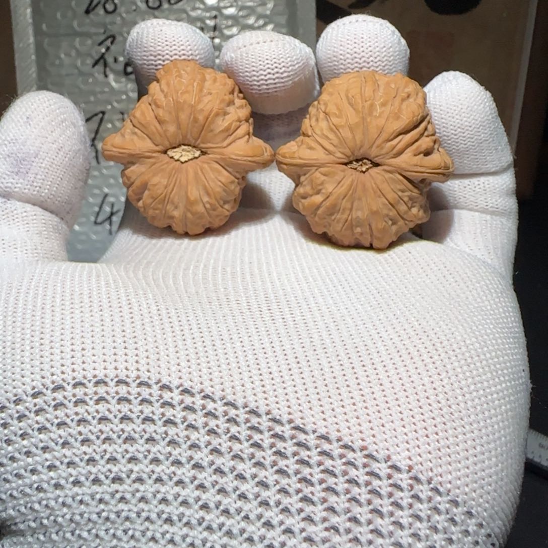 文玩核桃吊坠38血麒麟