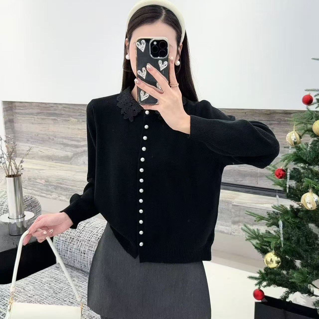 秋冬女士时尚百搭镂空翻领珍珠衫