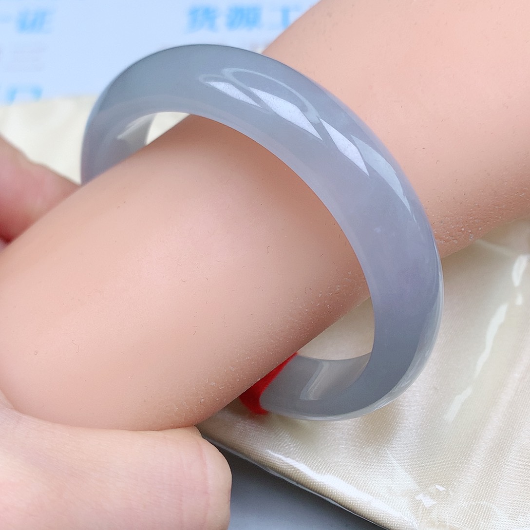 翡翠手镯未镶嵌天然