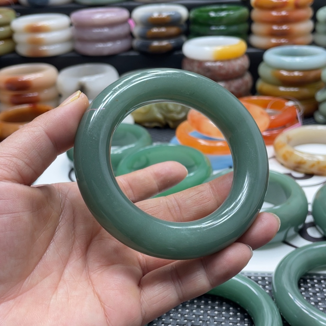 大***姬石英岩玉未镶嵌手镯