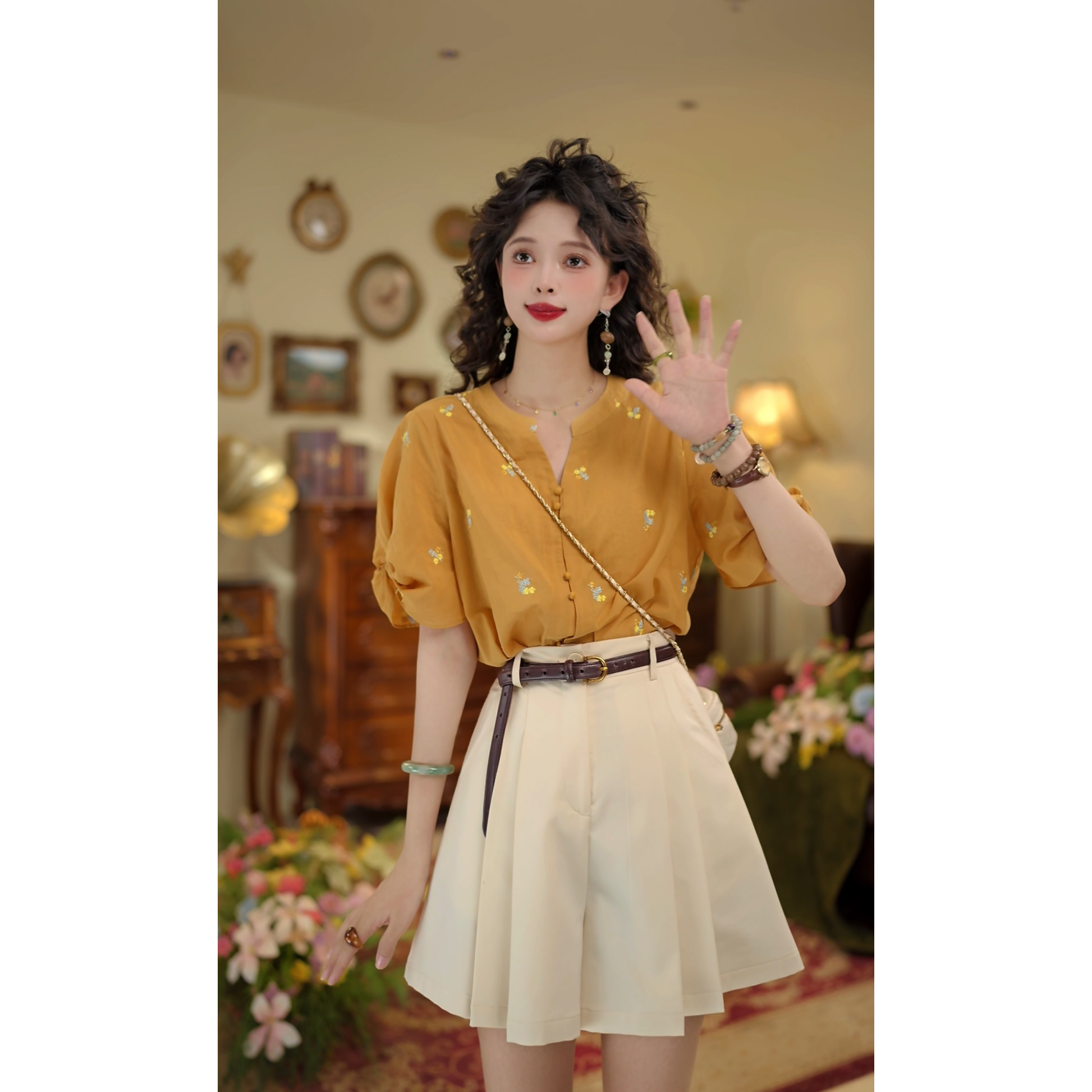 扣子家【桂花香】港风复古V领刺绣衬衫夏季减龄气质上衣KK0725471