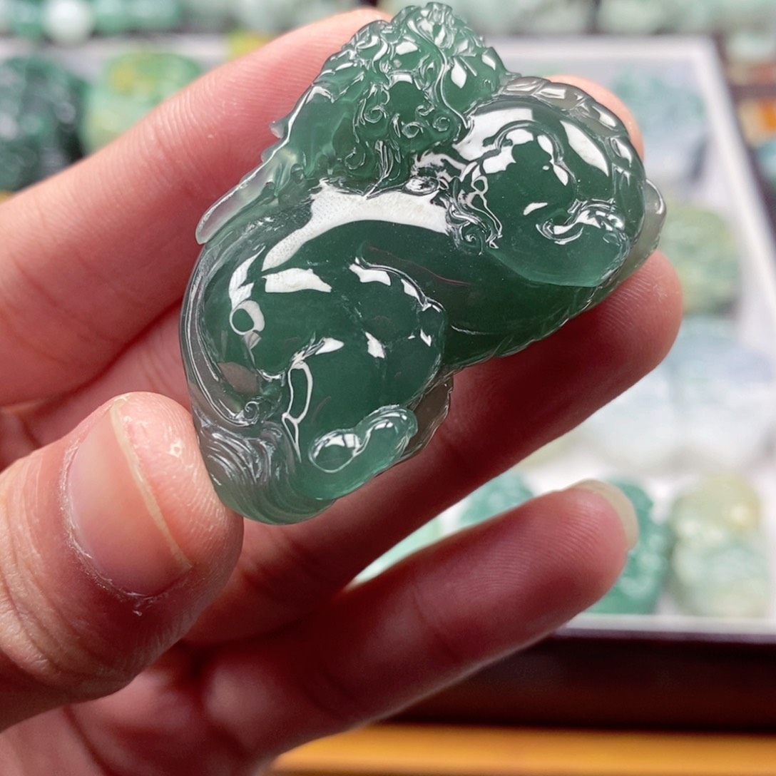 翡翠颈饰未镶嵌翡翠