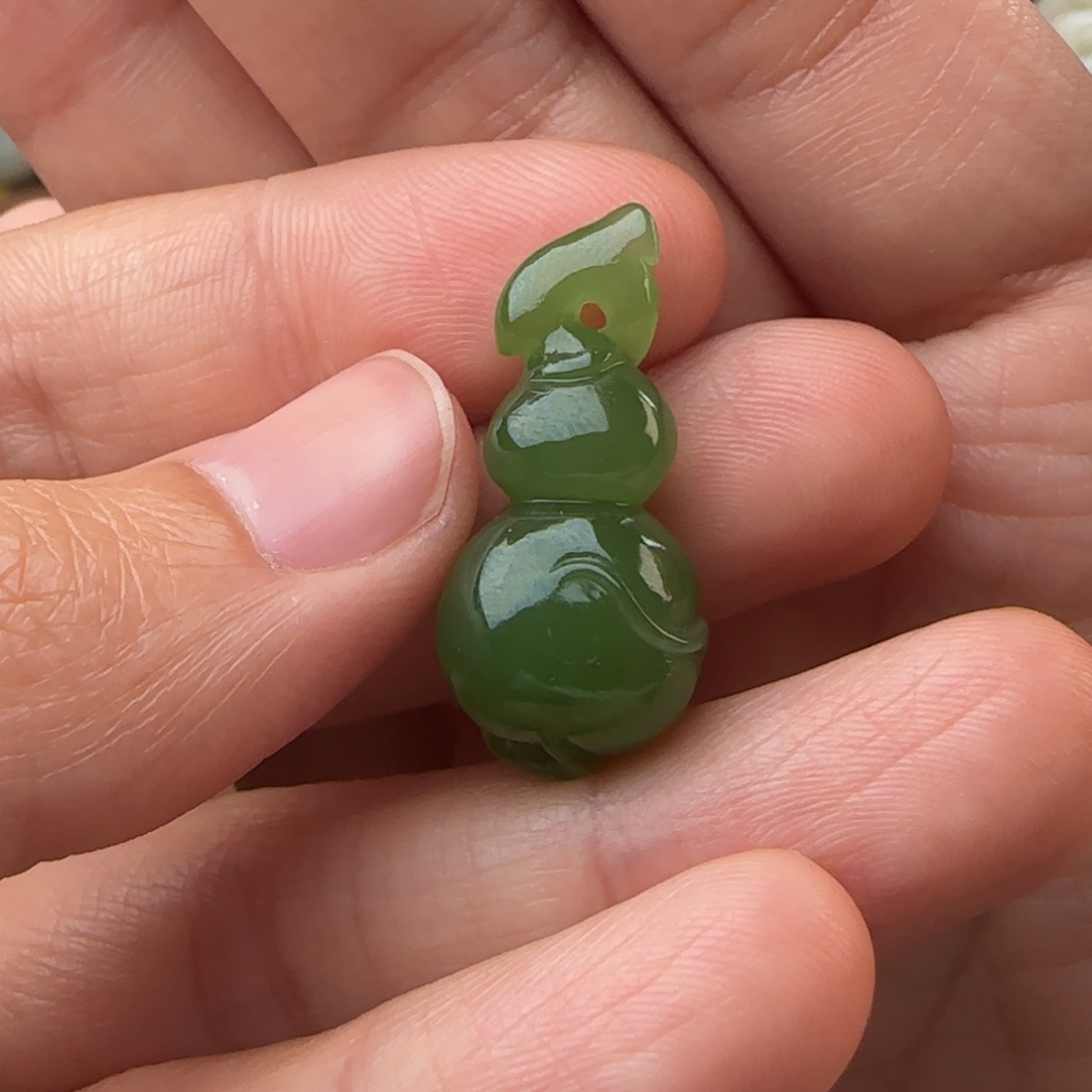 和田玉颈饰未镶嵌无**?