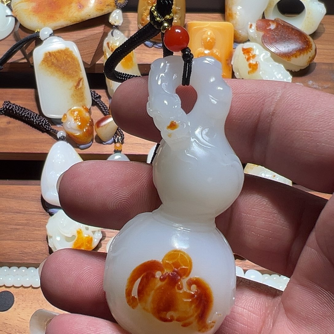 开***生和田玉未镶嵌颈饰