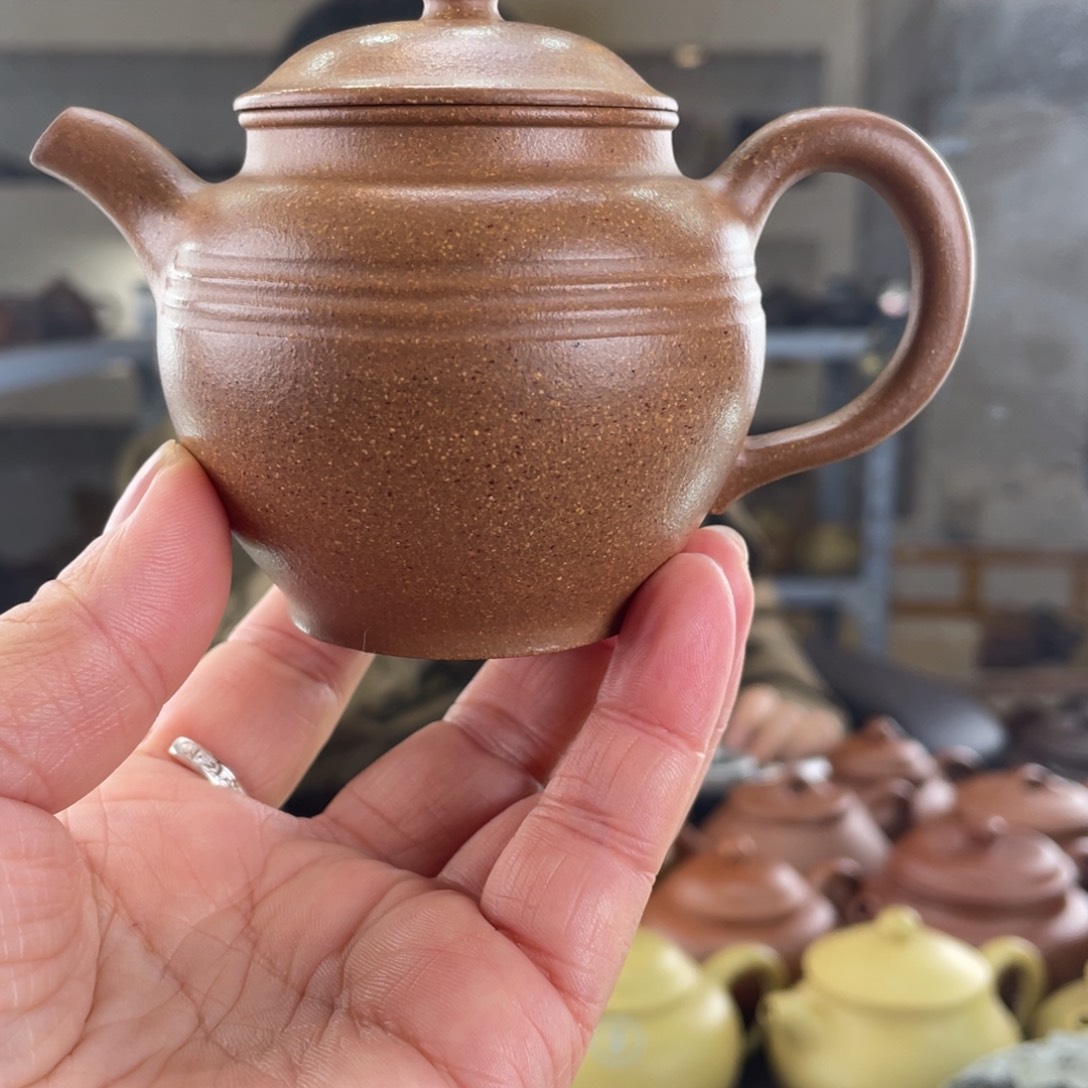 沈***琪紫砂茶壶黄降坡笠帽巨轮150cc