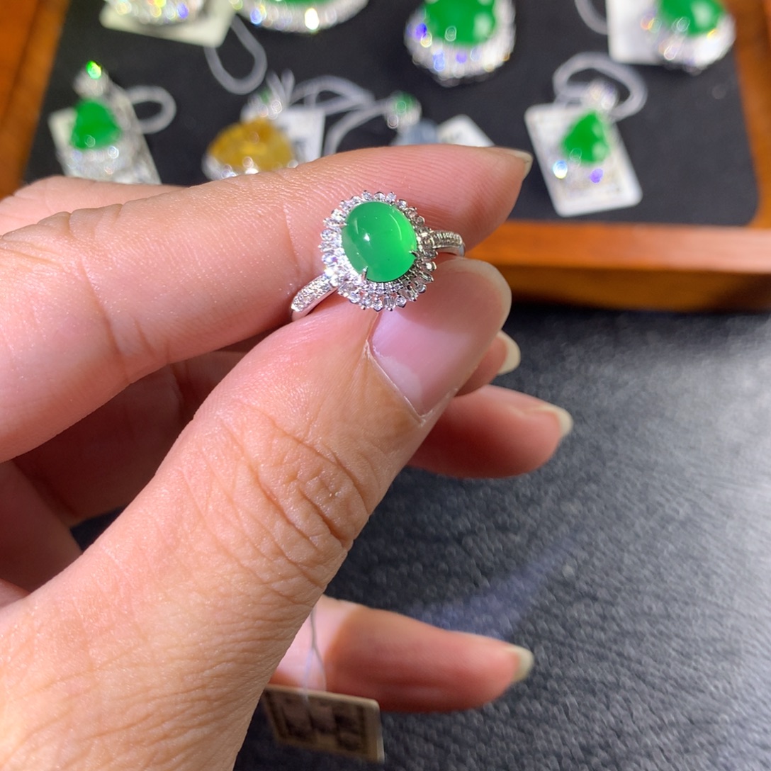 翡翠18K金镶嵌戒指翡翠